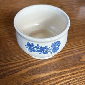 Pfaltzgraff Yorktowne sugar bowl without lid